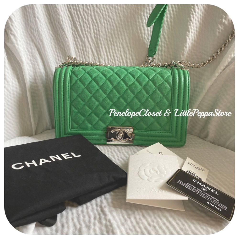 NEW 100% AUTHENTIC BOY CHANEL MEDIUM HANDBAG IN GREEN